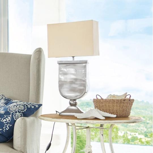 elegans krom polgari klasszikus nikkel asztali lampa mediterran villa kastely nappali haloszoba olvasolampa textil lampaburas balaton nyaralo lameridiana lakberendezesi bolt ezust.jpg